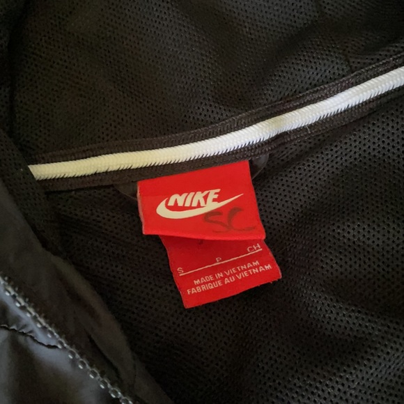 Nike Windbreaker - Picture 2 of 4